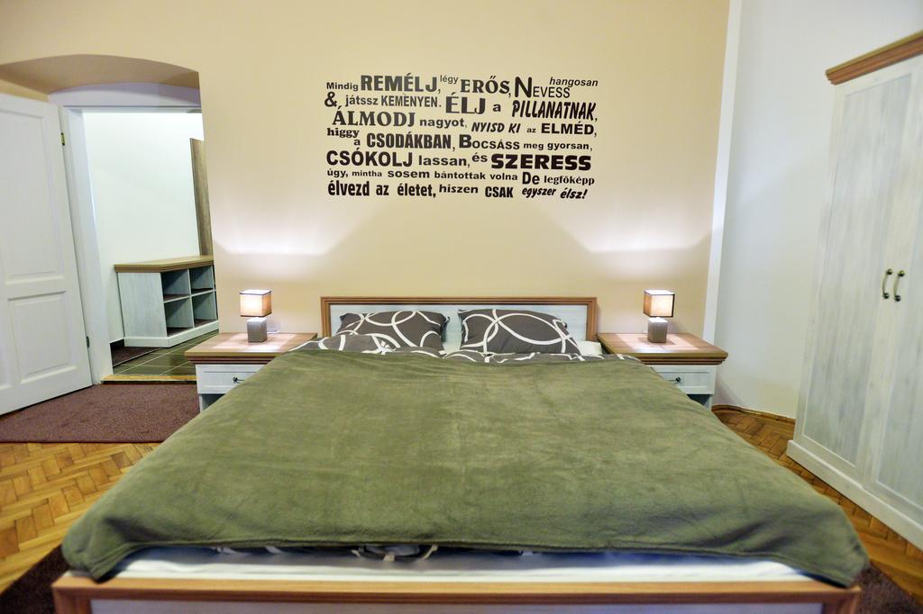 Foter Apartman 埃格尔 外观 照片
