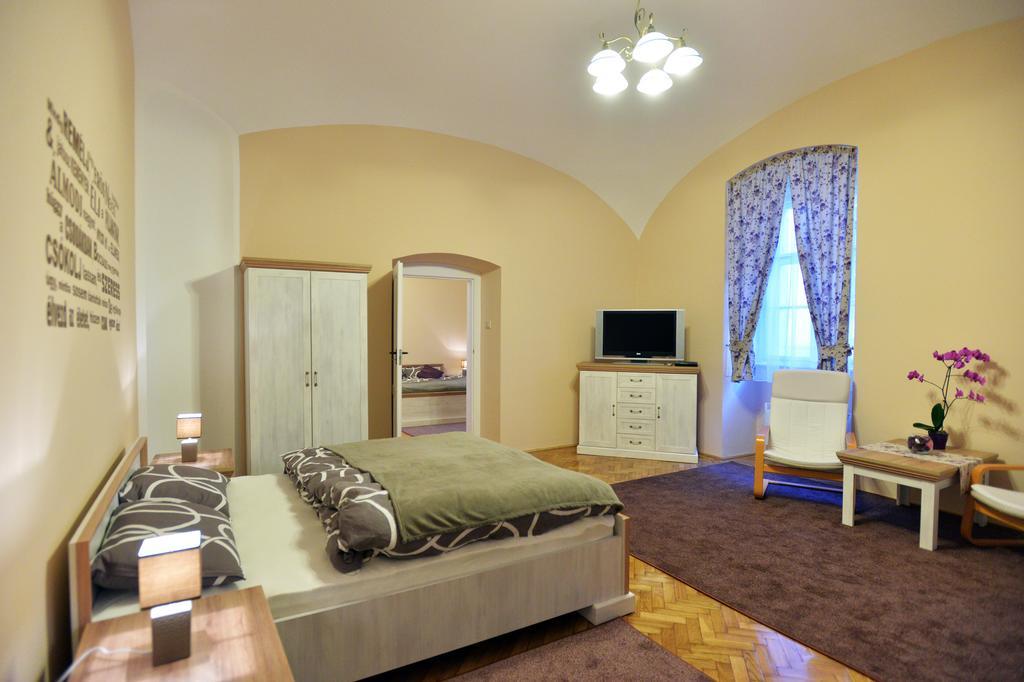 Foter Apartman 埃格尔 外观 照片
