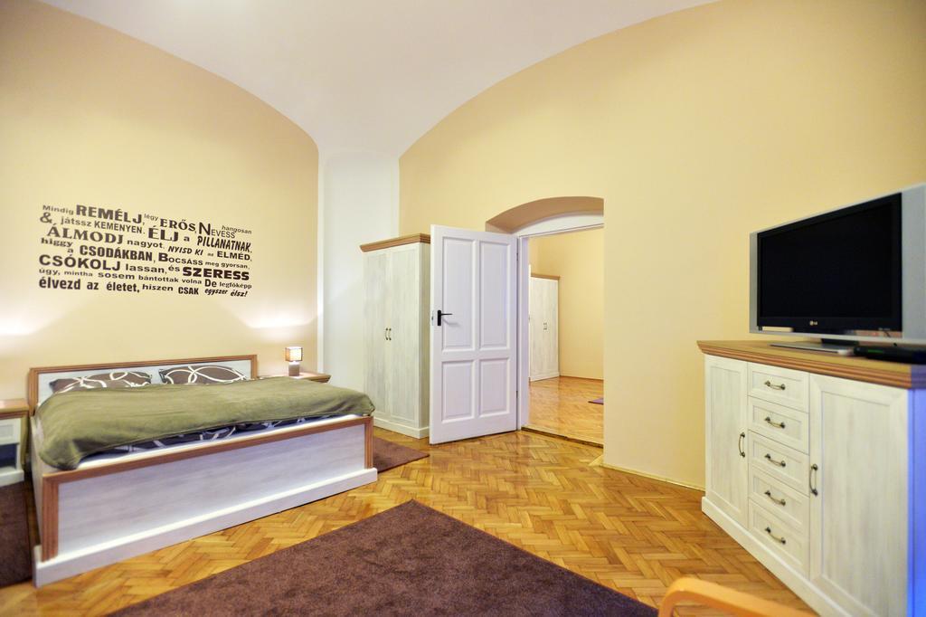 Foter Apartman 埃格尔 外观 照片