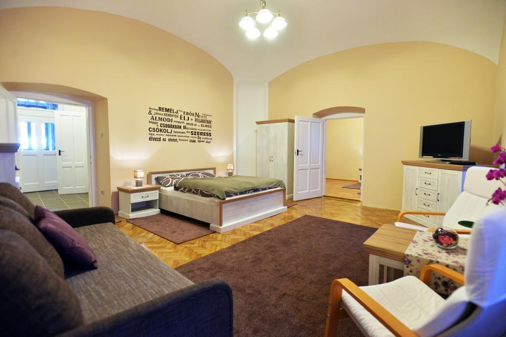 Foter Apartman 埃格尔 外观 照片